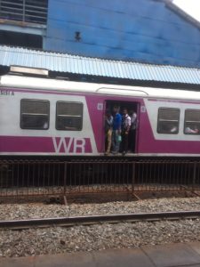 img 2502 225x300 - インドの電車
