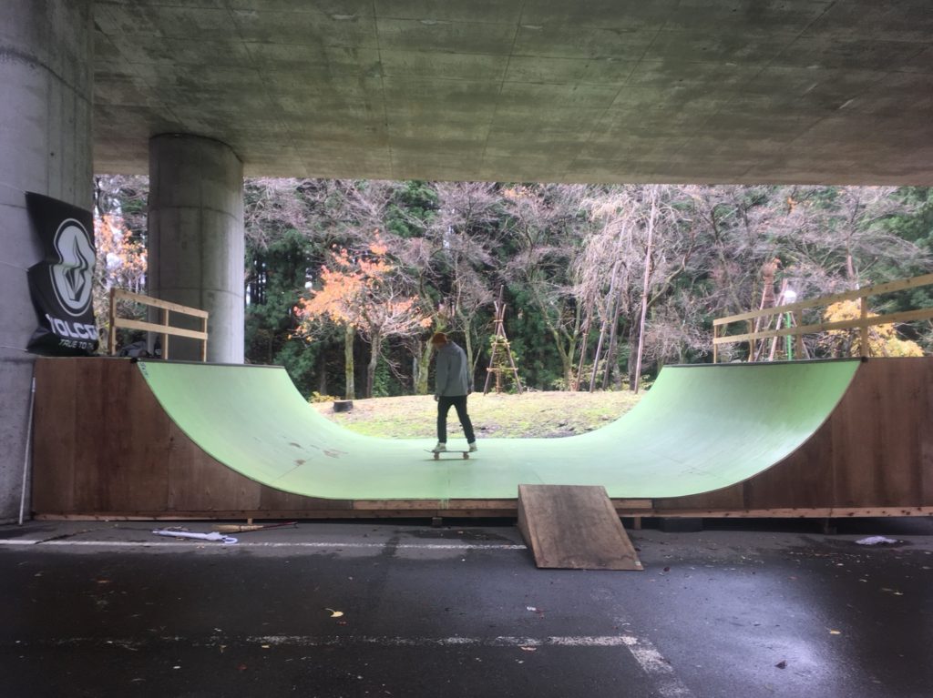 湯沢町に新オープンのスケートボード場とは